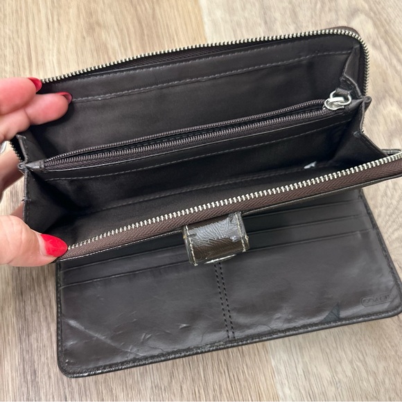 Brown C Logo Coach Wallet - Picture 4 of 9